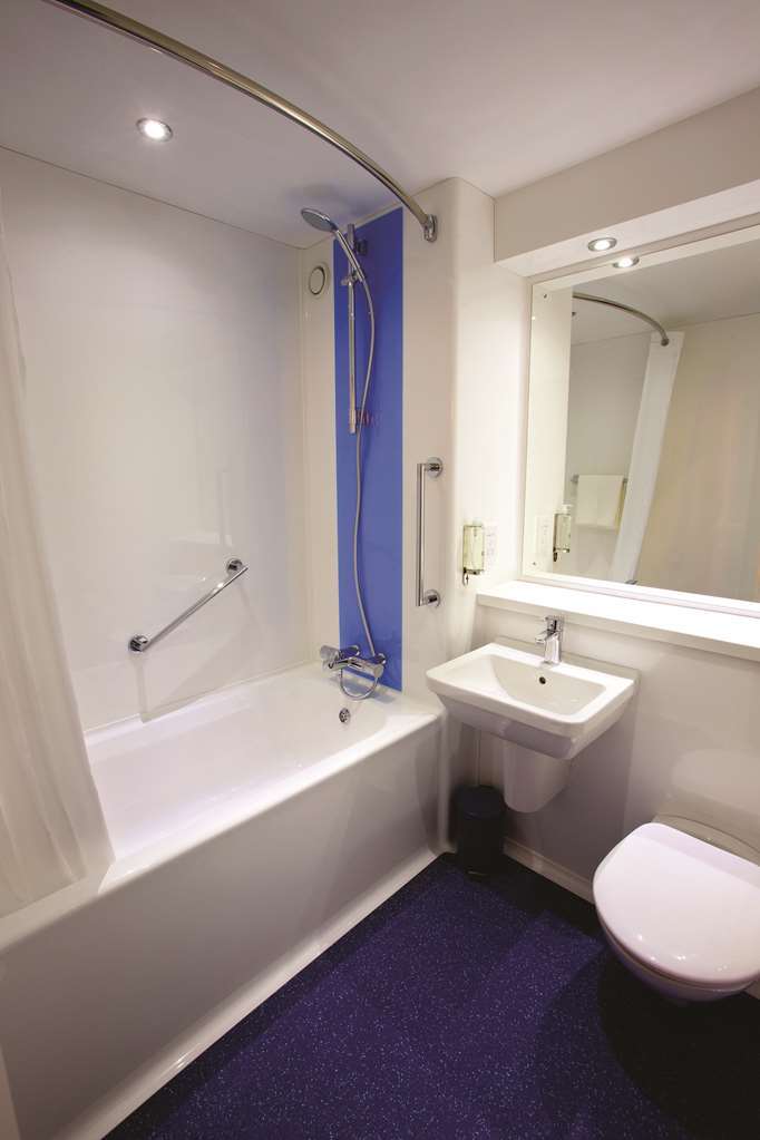 Travelodge Hotel Macclesfield Central Room photo